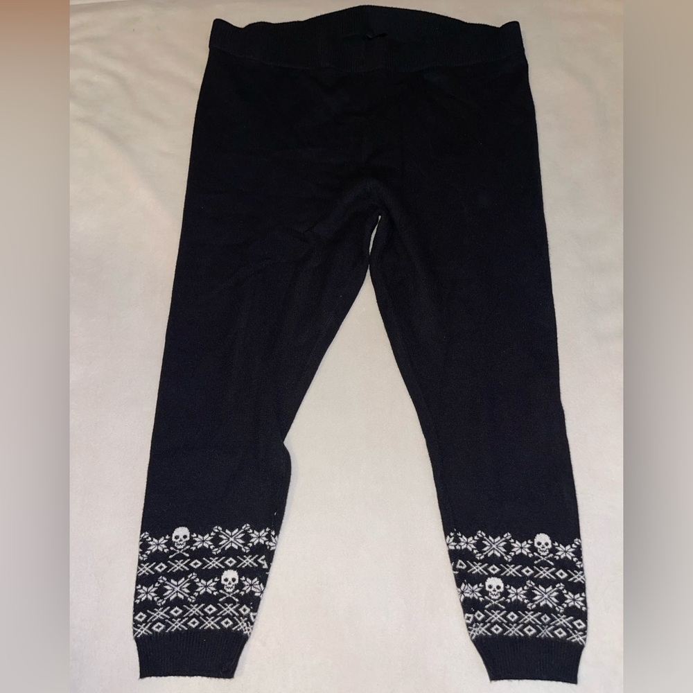 Torrid Black Leggings with Skull‎ Pattern